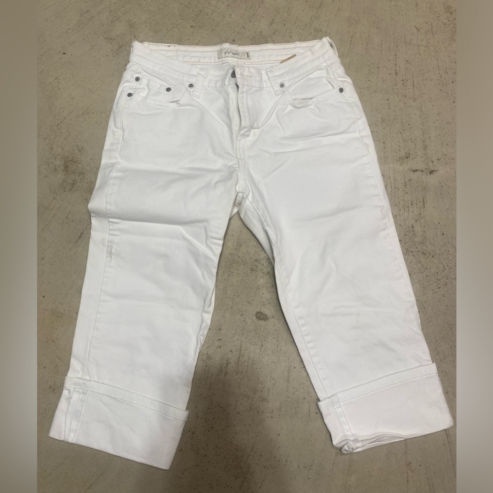 515 white Levi jeans